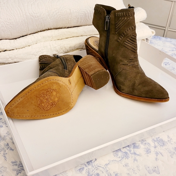 Vince Camuto suede booties olive Green size 8.5 - Picture 15 of 16